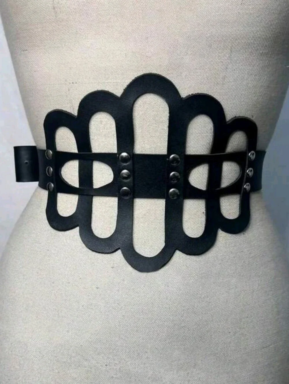 Black Scalloped Statement Waist Belt - Women's Accessory